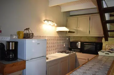 Cuisine ou kitchenette dans l'établissement Vialard Haut piscine privée au nord de Sarlat
