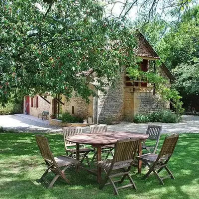 Vialard Haut piscine privée au nord de Sarlat