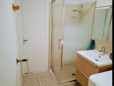 Salle de bains dans l'établissement Appartement en Corrèze