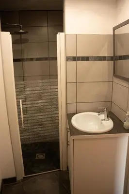 Salle de bains dans l'établissement L'Echappée Romane