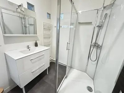 Salle de bains dans l'établissement La Flèche, proche de la Cathédrale