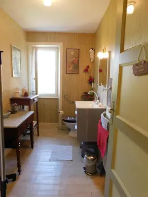 Salle de bains dans l'établissement Villa 3 chambres à Saint-Cirgues-de-Malbert avec piscine