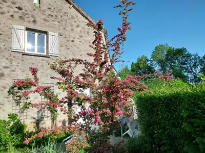 Jardin de l'établissement Villa 3 chambres à Saint-Cirgues-de-Malbert avec piscine