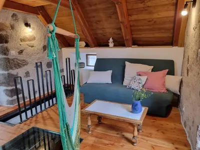 Coin salon dans l'établissement Mini maison terrasse vue montagne proche Puy Mary