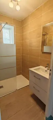 Salle de bains dans l'établissement Charmant T2 tout confort à Brive