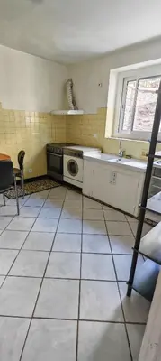 Cuisine ou kitchenette dans l'établissement Charmant T2 tout confort à Brive