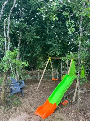 Aire de jeux pour enfants de l'établissement Charme nature et grand espace