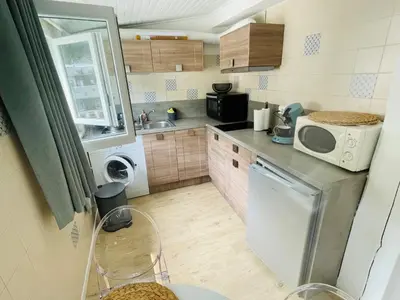 Cuisine ou kitchenette dans l'établissement Petit appartement tout confort