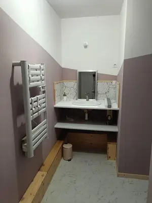 Salle de bains dans l'établissement Appartement en RC au bord du lac