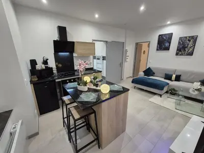 Cuisine ou kitchenette dans l'établissement Appartement complet a 2 pas de la Gare-Centre