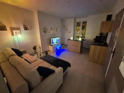 Télévision ou salle de divertissement dans l'établissement Appartement complet a 2 pas de la Gare-Centre