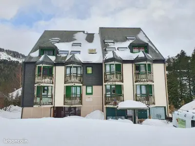 L'établissement T2 Lioran pieds des pistes en hiver
