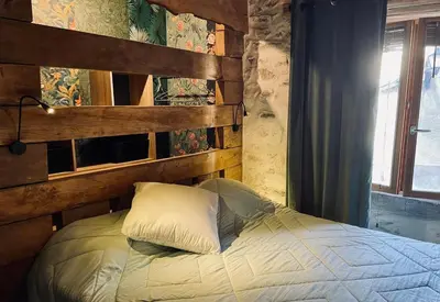 Un ou plusieurs lits dans un hébergement de l'établissement Warm and cozy house