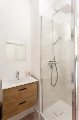 Salle de bains dans l'établissement Appartement Brive Centre Historique