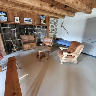 Télévision ou salle de divertissement dans l'établissement La Grange d'Olivier