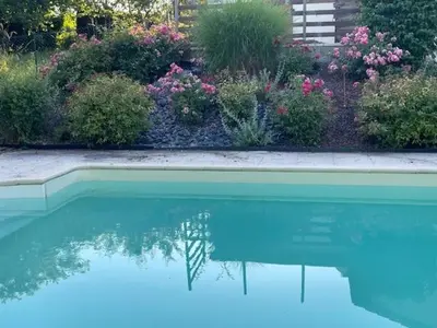 Piscine de l'établissement La campagne près de la ville ou située à proximité