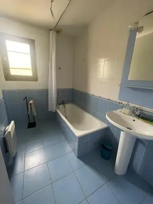 Salle de bains dans l'établissement La campagne près de la ville