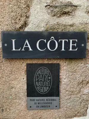 Certificat, récompense, panneau ou autre document affiché dans l'établissement Ancien Prieure Chambre King Size avec sauna et bain nordique privatifs en extérieur
