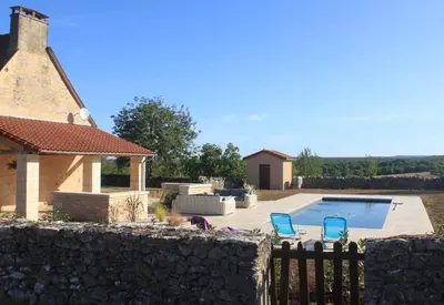 Piscine de l'établissement Chez Hélène ou située à proximité