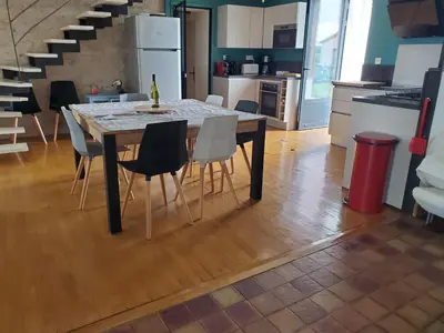 Cuisine ou kitchenette dans l'établissement Chez Hélène