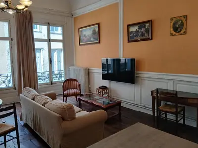 Télévision ou salle de divertissement dans l'établissement Lemov'Inn, central historic apartment