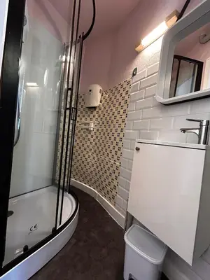 Salle de bains dans l'établissement Birds Escape, proche de la gare