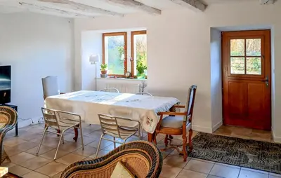 Télévision ou salle de divertissement dans l'établissement La Ferme Des Tilleuls