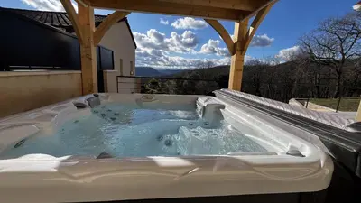 Vue générale sur la montagne ou vue sur la montagne depuis la maison de vacances