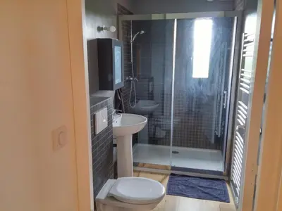 Salle de bains dans l'établissement La maison des Combrailles