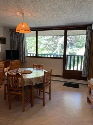 Coin salon dans l'établissement Loue appartement au Mont Dore AUVERGNE