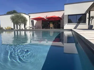 Piscine de l'établissement VILLA OLEA - Piscine et Spa - Sarlat Périgord ou située à proximité
