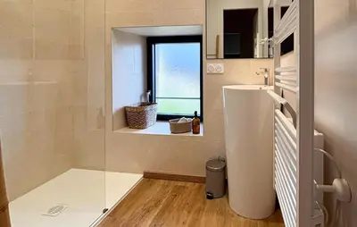 Salle de bains dans l'établissement Beautiful Home In Alleyrat With Wifi