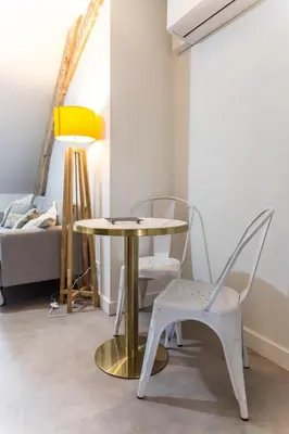 Coin salon dans l'établissement Villa Chadourne - LE CONQUERANT T2 Moderne