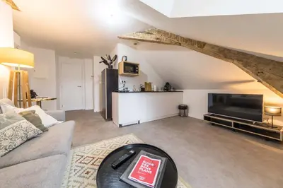 Télévision ou salle de divertissement dans l'établissement Villa Chadourne - LE CONQUERANT T2 Moderne