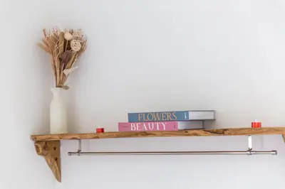Bibliothèque dans l'appartement