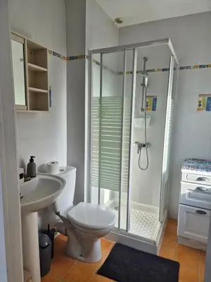 Salle de bains dans l'établissement Maison Valentine