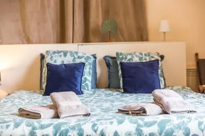 Un ou plusieurs lits dans un hébergement de l'établissement Villa Chadourne - Chambre Accords