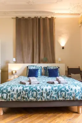 Un ou plusieurs lits dans un hébergement de l'établissement Villa Chadourne - Chambre Accords