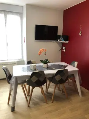 Télévision ou salle de divertissement dans l'établissement VILLA LOZELOUX n 2