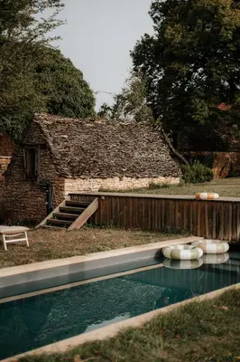 Piscine de l'établissement Refuge de campagne au coeur du Périgord ou située à proximité