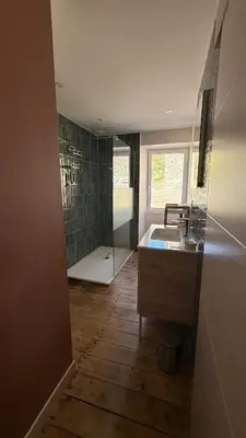Salle de bains dans l'établissement Le Calme du Verdier - Villa