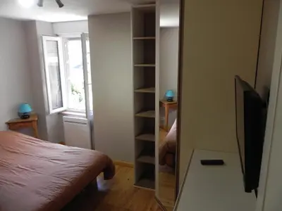 Télévision ou salle de divertissement dans l'établissement VILLA LOZELOUX n 1