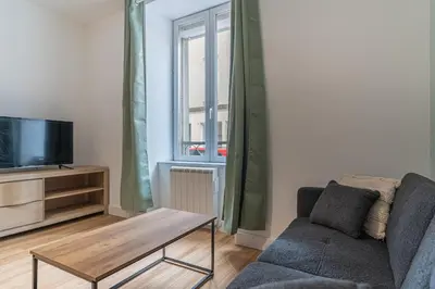 Télévision ou salle de divertissement dans l'établissement Le Nid Emeraude - Welc'Home