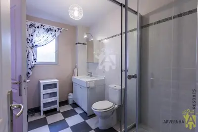 Salle de bains dans l'établissement Chalet Flore