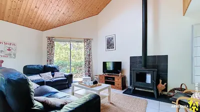 Télévision ou salle de divertissement dans l'établissement Chalet Flore