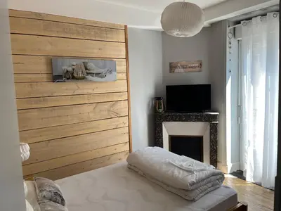 Télévision ou salle de divertissement dans l'établissement Chaleureux et cosy-emplacement idéal - 4 pers