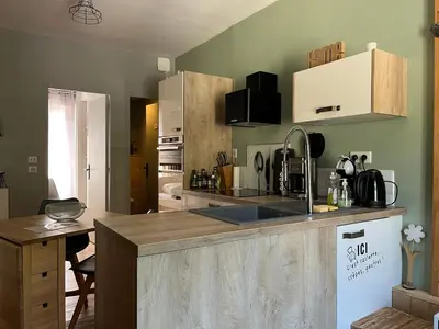 Cuisine ou kitchenette dans l'établissement Chaleureux et cosy-emplacement idéal - 4 pers