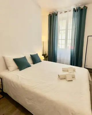 Un ou plusieurs lits dans un hébergement de l'établissement Studio 3 chaleureux Av Garibaldi DABNB