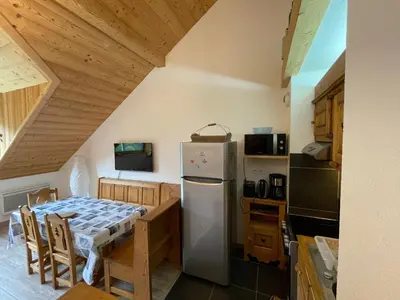 Cuisine ou kitchenette dans l'établissement ALTURA T2 Duplex wifi au pied des montagnes