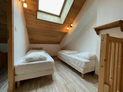 Un ou plusieurs lits dans un hébergement de l'établissement ALTURA T2 Duplex wifi au pied des montagnes